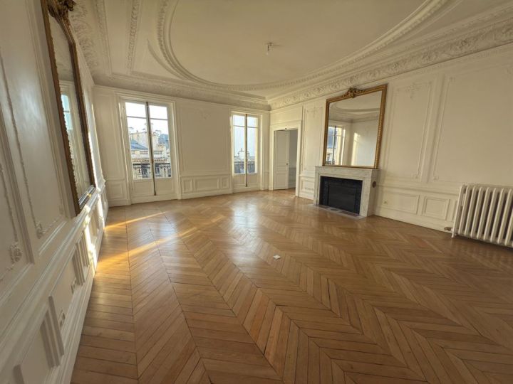 appartement 6 pièces en location sur PARIS (75008)